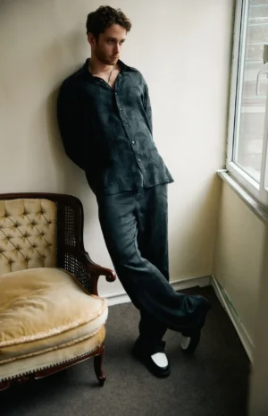 Narcissus Siyah Gömlek (1)