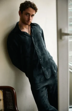 Narcissus Siyah Gömlek